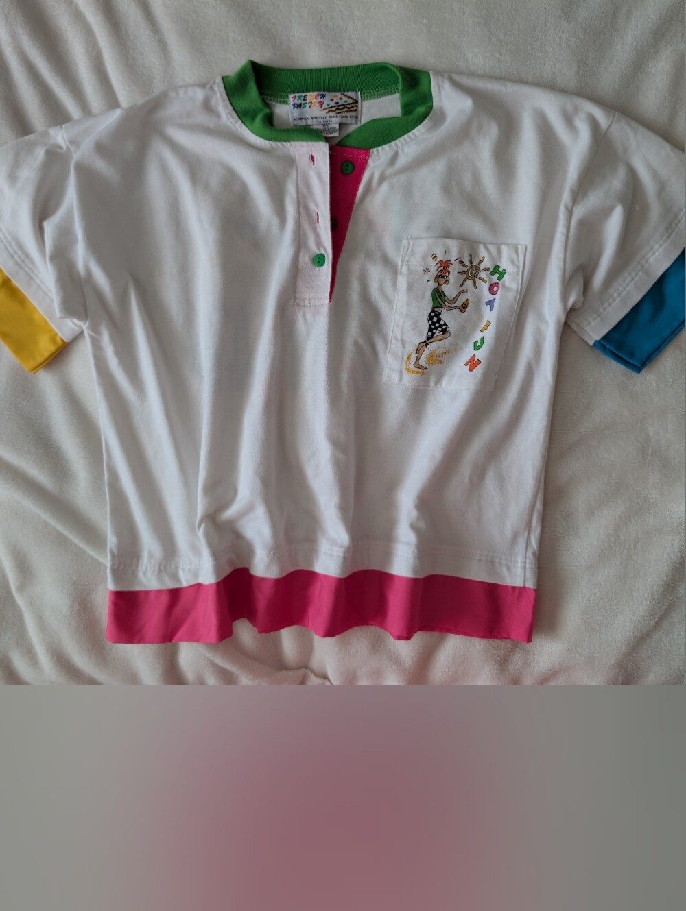 Vintage 90's Color-Block White Kids Tee with Pink Hem and Multicolor Accents
